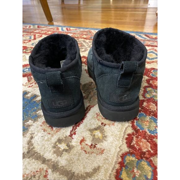 Authentic UGG Classic Ultra Mini BLACK Women's 8 Boots Winter - Picture 6 of 14